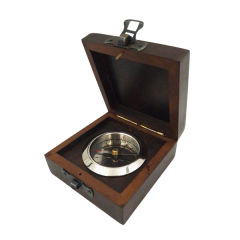 Kompas mosiężny w czarnym pudełku drewnianym - COM023G